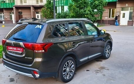 Mitsubishi Outlander III рестайлинг 3, 2018 год, 2 250 000 рублей, 6 фотография
