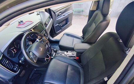 Mitsubishi Outlander III рестайлинг 3, 2018 год, 2 250 000 рублей, 17 фотография