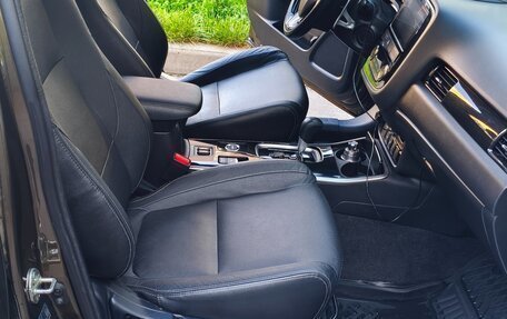 Mitsubishi Outlander III рестайлинг 3, 2018 год, 2 250 000 рублей, 18 фотография