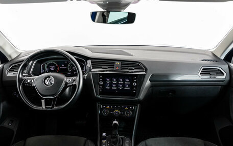 Volkswagen Tiguan II, 2018 год, 2 499 000 рублей, 13 фотография