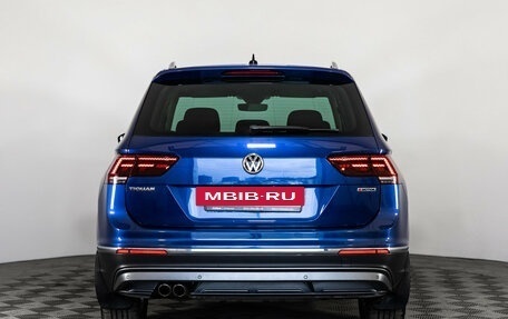 Volkswagen Tiguan II, 2018 год, 2 499 000 рублей, 9 фотография