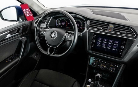 Volkswagen Tiguan II, 2018 год, 2 499 000 рублей, 17 фотография