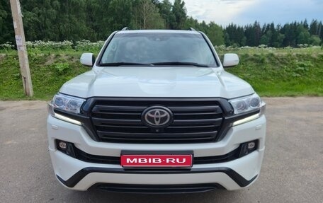 Toyota Land Cruiser 200, 2016 год, 7 050 000 рублей, 1 фотография
