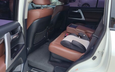 Toyota Land Cruiser 200, 2016 год, 7 050 000 рублей, 13 фотография