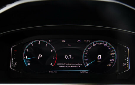 Volkswagen Tiguan II, 2019 год, 2 598 000 рублей, 10 фотография