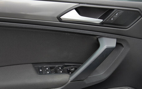 Volkswagen Tiguan II, 2019 год, 2 598 000 рублей, 21 фотография