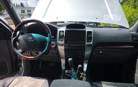 Toyota Land Cruiser Prado 120 рестайлинг, 2004 год, 1 500 000 рублей, 7 фотография
