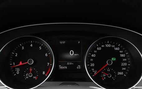 Volkswagen Passat B8 рестайлинг, 2015 год, 1 999 000 рублей, 13 фотография