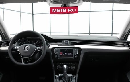 Volkswagen Passat B8 рестайлинг, 2015 год, 1 999 000 рублей, 10 фотография