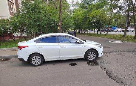 Hyundai Solaris II рестайлинг, 2017 год, 65 000 рублей, 2 фотография