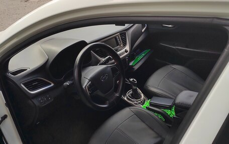 Hyundai Solaris II рестайлинг, 2017 год, 65 000 рублей, 5 фотография