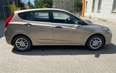 Hyundai Solaris II рестайлинг, 2012 год, 800 000 рублей, 1 фотография