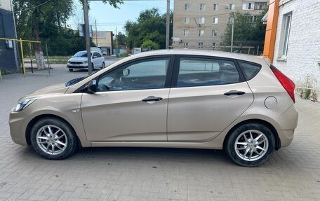 Hyundai Solaris II рестайлинг, 2012 год, 800 000 рублей, 2 фотография