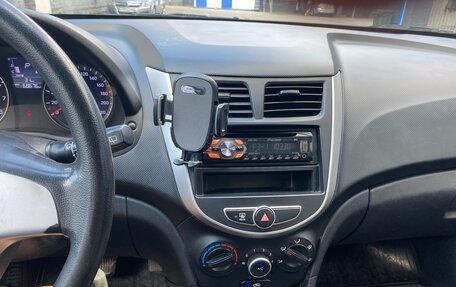 Hyundai Solaris II рестайлинг, 2012 год, 800 000 рублей, 7 фотография