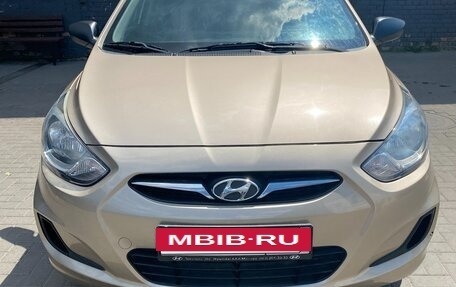 Hyundai Solaris II рестайлинг, 2012 год, 800 000 рублей, 3 фотография