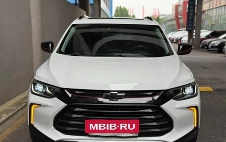Chevrolet Tracker, 2022 год, 910 000 рублей, 2 фотография
