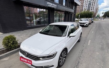 Volkswagen Passat B8 рестайлинг, 2019 год, 1 800 000 рублей, 2 фотография
