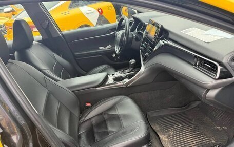 Toyota Camry, 2021 год, 1 650 000 рублей, 6 фотография
