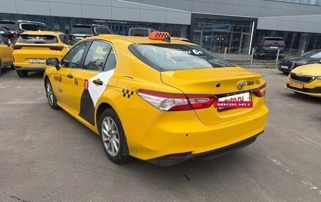 Toyota Camry, 2021 год, 1 650 000 рублей, 4 фотография