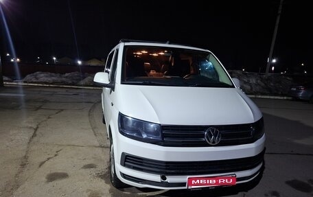 Volkswagen Caravelle T6 рестайлинг, 2019 год, 2 550 000 рублей, 1 фотография