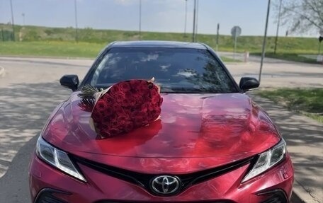 Toyota Camry, 2021 год, 3 200 000 рублей, 1 фотография