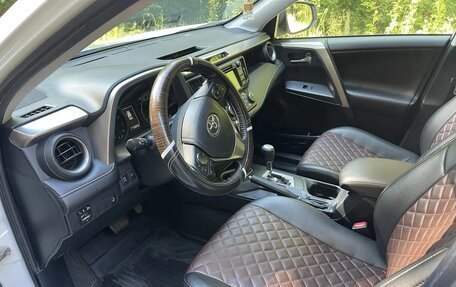 Toyota RAV4, 2015 год, 2 399 999 рублей, 11 фотография
