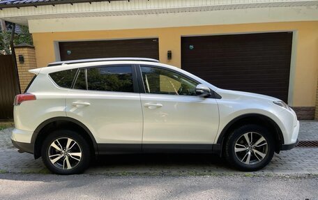 Toyota RAV4, 2015 год, 2 399 999 рублей, 2 фотография