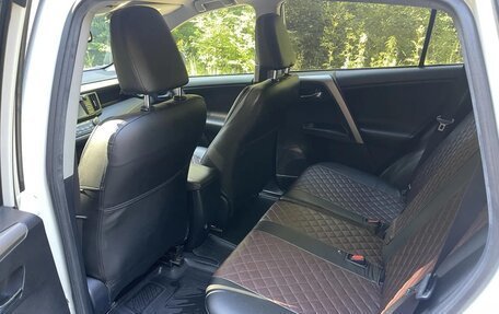 Toyota RAV4, 2015 год, 2 399 999 рублей, 15 фотография