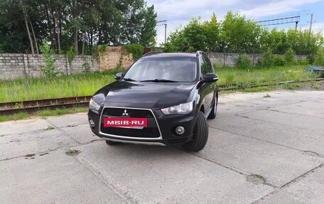 Mitsubishi Outlander III рестайлинг 3, 2011 год, 1 100 000 рублей, 2 фотография