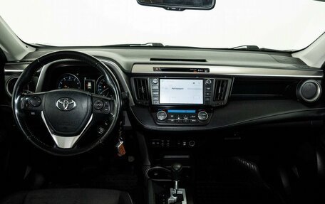Toyota RAV4, 2018 год, 2 100 000 рублей, 7 фотография