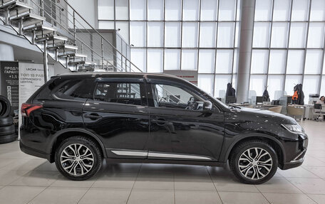 Mitsubishi Outlander III рестайлинг 3, 2018 год, 2 150 000 рублей, 4 фотография