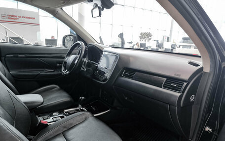 Mitsubishi Outlander III рестайлинг 3, 2018 год, 2 150 000 рублей, 11 фотография