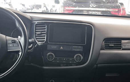 Mitsubishi Outlander III рестайлинг 3, 2018 год, 2 150 000 рублей, 15 фотография