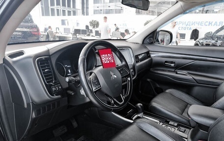 Mitsubishi Outlander III рестайлинг 3, 2018 год, 2 150 000 рублей, 16 фотография