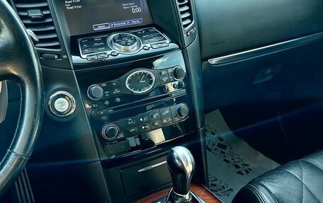 Infiniti QX70, 2014 год, 2 690 000 рублей, 10 фотография