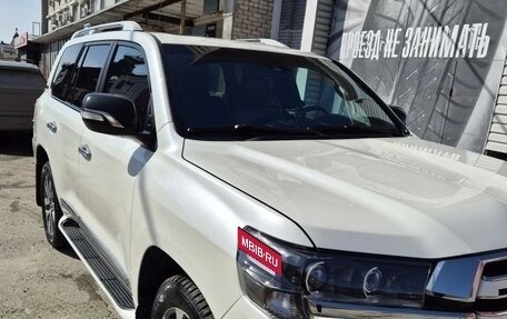Toyota Land Cruiser 200, 2017 год, 6 300 000 рублей, 3 фотография