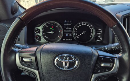 Toyota Land Cruiser 200, 2017 год, 6 300 000 рублей, 33 фотография