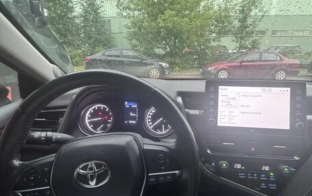 Toyota Camry, 2021 год, 3 200 000 рублей, 2 фотография