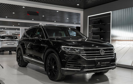 Volkswagen Touareg III, 2018 год, 4 200 000 рублей, 2 фотография