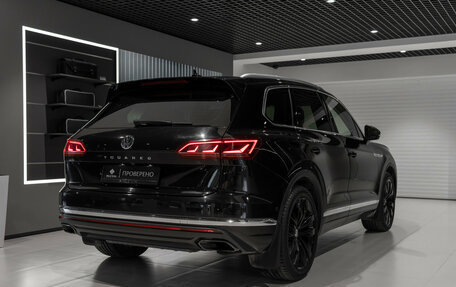 Volkswagen Touareg III, 2018 год, 4 200 000 рублей, 5 фотография