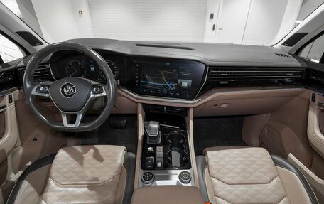 Volkswagen Touareg III, 2018 год, 4 200 000 рублей, 8 фотография