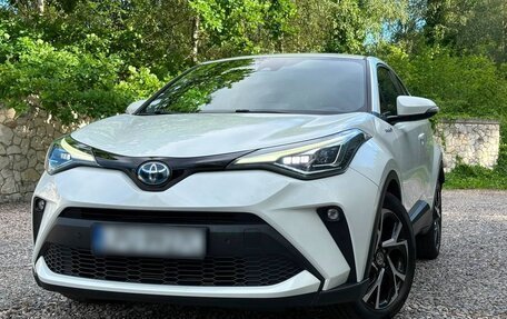 Toyota C-HR I рестайлинг, 2021 год, 2 010 530 рублей, 2 фотография