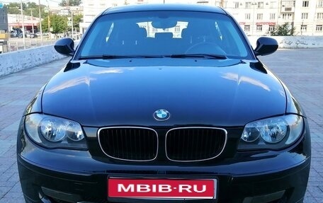 BMW 1 серия, 2011 год, 990 000 рублей, 1 фотография