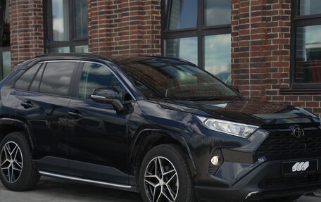Toyota RAV4, 2020 год, 3 000 000 рублей, 3 фотография