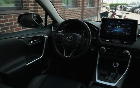 Toyota RAV4, 2020 год, 3 000 000 рублей, 11 фотография