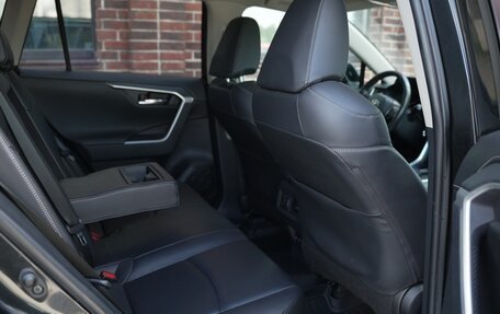 Toyota RAV4, 2020 год, 3 000 000 рублей, 18 фотография