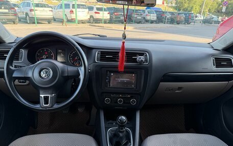 Volkswagen Jetta VI, 2012 год, 730 000 рублей, 2 фотография