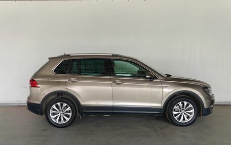 Volkswagen Tiguan II, 2018 год, 2 950 000 рублей, 8 фотография