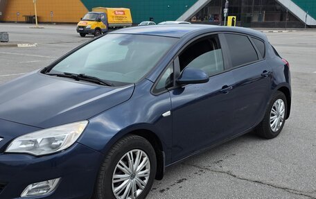 Opel Astra J, 2011 год, 650 000 рублей, 2 фотография