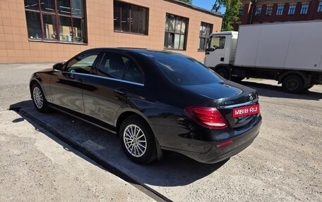Mercedes-Benz E-Класс, 2018 год, 3 500 000 рублей, 3 фотография